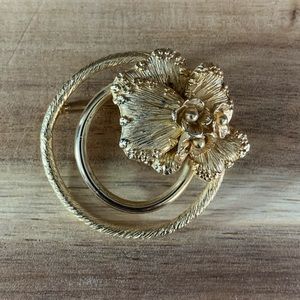 Vintage HILCO GoldTone Floral Double Circle Brooch